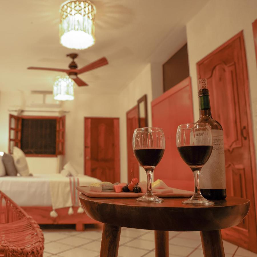 Hotel Hulku Плая дел Кармен Екстериор снимка